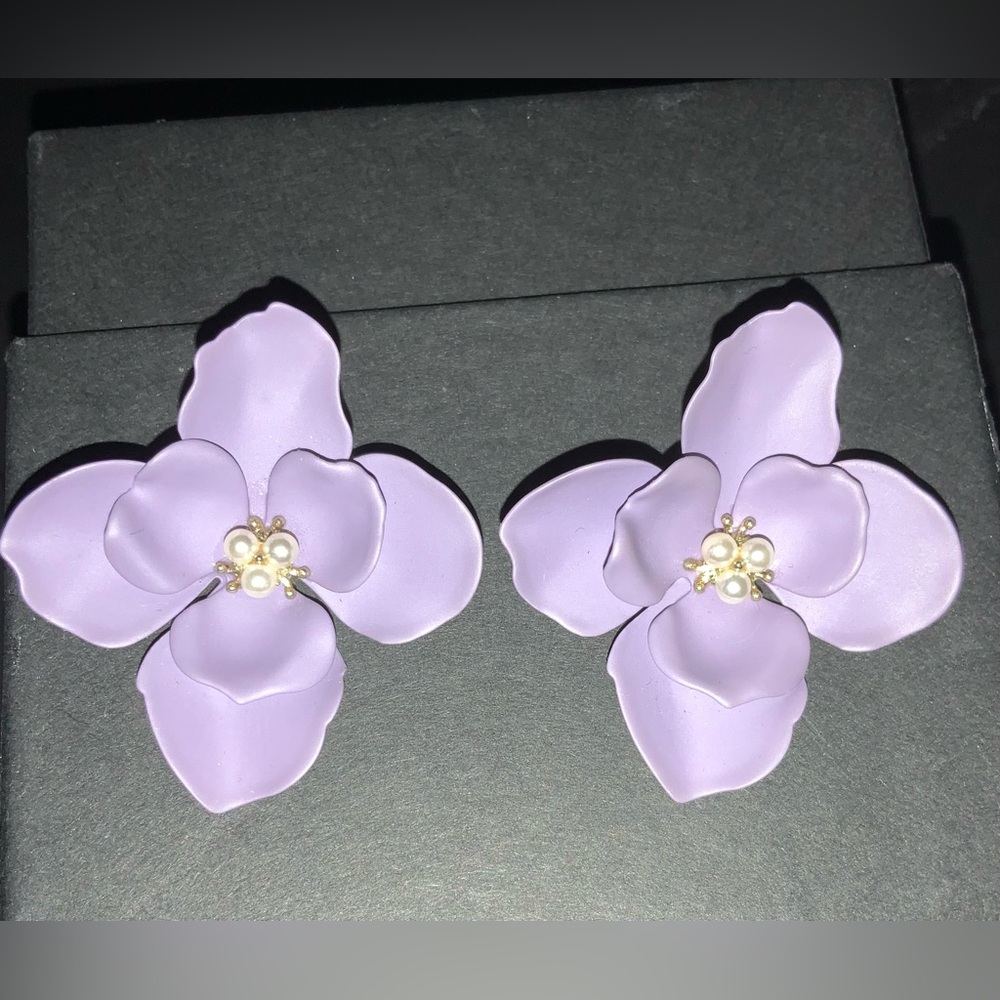 5/$25 Elegant Purple Floral Earrings great for Easter